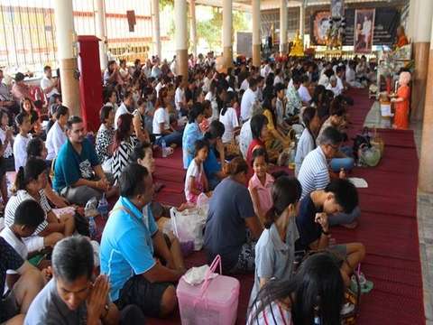 visakha-bucha-in-pattaya-3.jpg