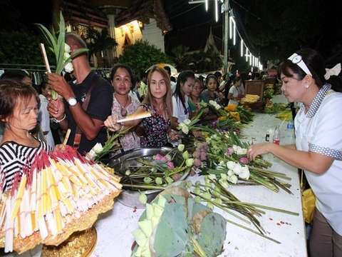 visakha-bucha-in-pattaya-5.jpg